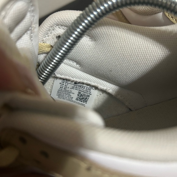 Nike dunk low retro BTTYS #DVO833–100 colors, tan and white size 8.5men’s - Picture 7 of 7